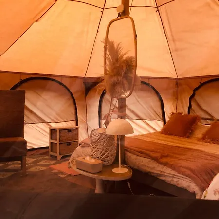 Witte Merel Glamping